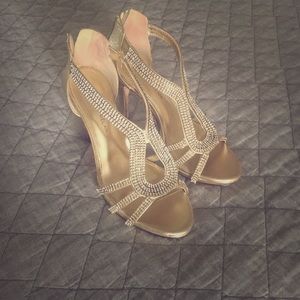 Antonio Melani size 8.5 gold jeweled sandals